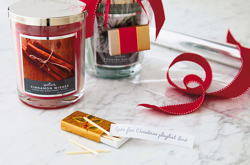 Candle Gift - 15 Easy DIY Ways to Add a Personal Touch to Christmas Gifts